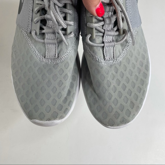 Nike Women’s Juvenate Sneakers Size 8.5 - Picture 5 of 9